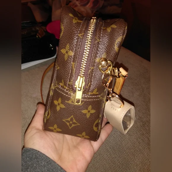 Louis Vuitton crossbody bag - Picture 6 of 16